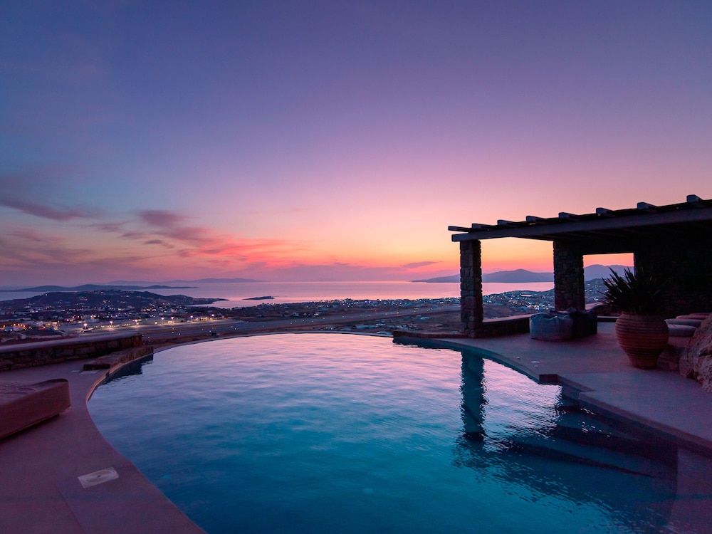 Kounoupas Complex by Mykonos Rocks
