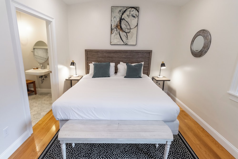 The Newport Lofts - 364 Thames Street