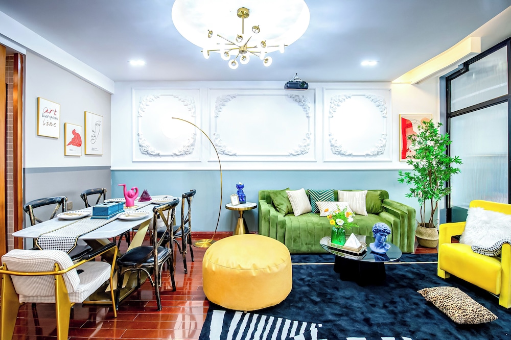 Baihong Riverview Drone Show Apartment