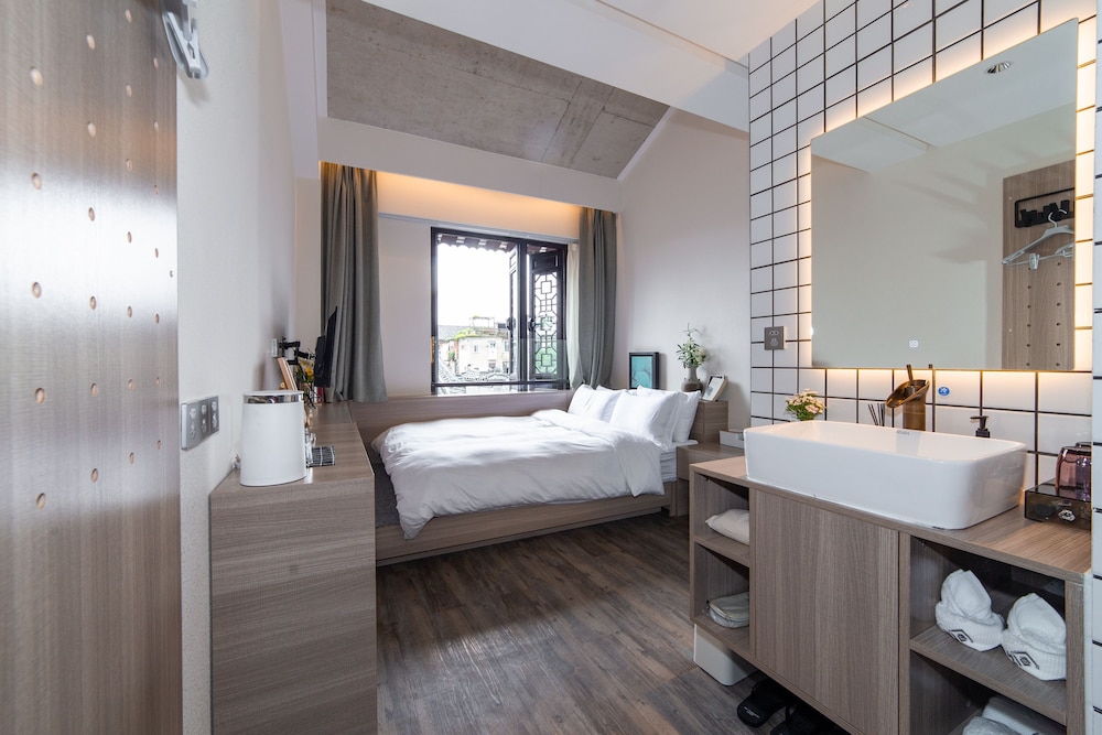 hotel room
