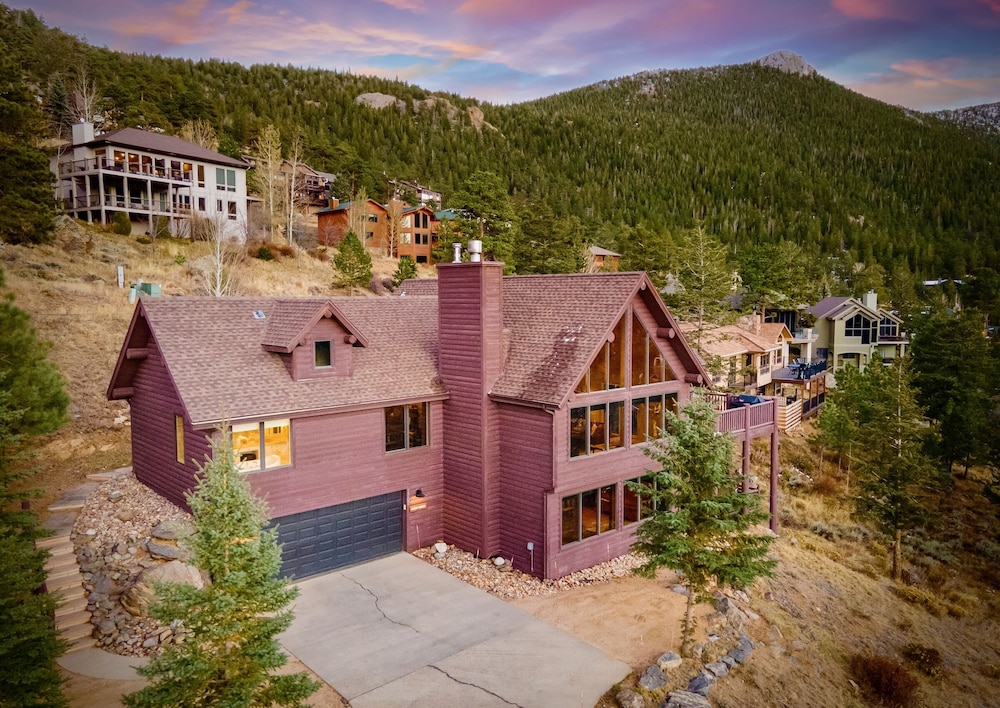 Awestruck Luxury Vacation  At Windcliff 3 Bedroom Home by RedAwning view 3
