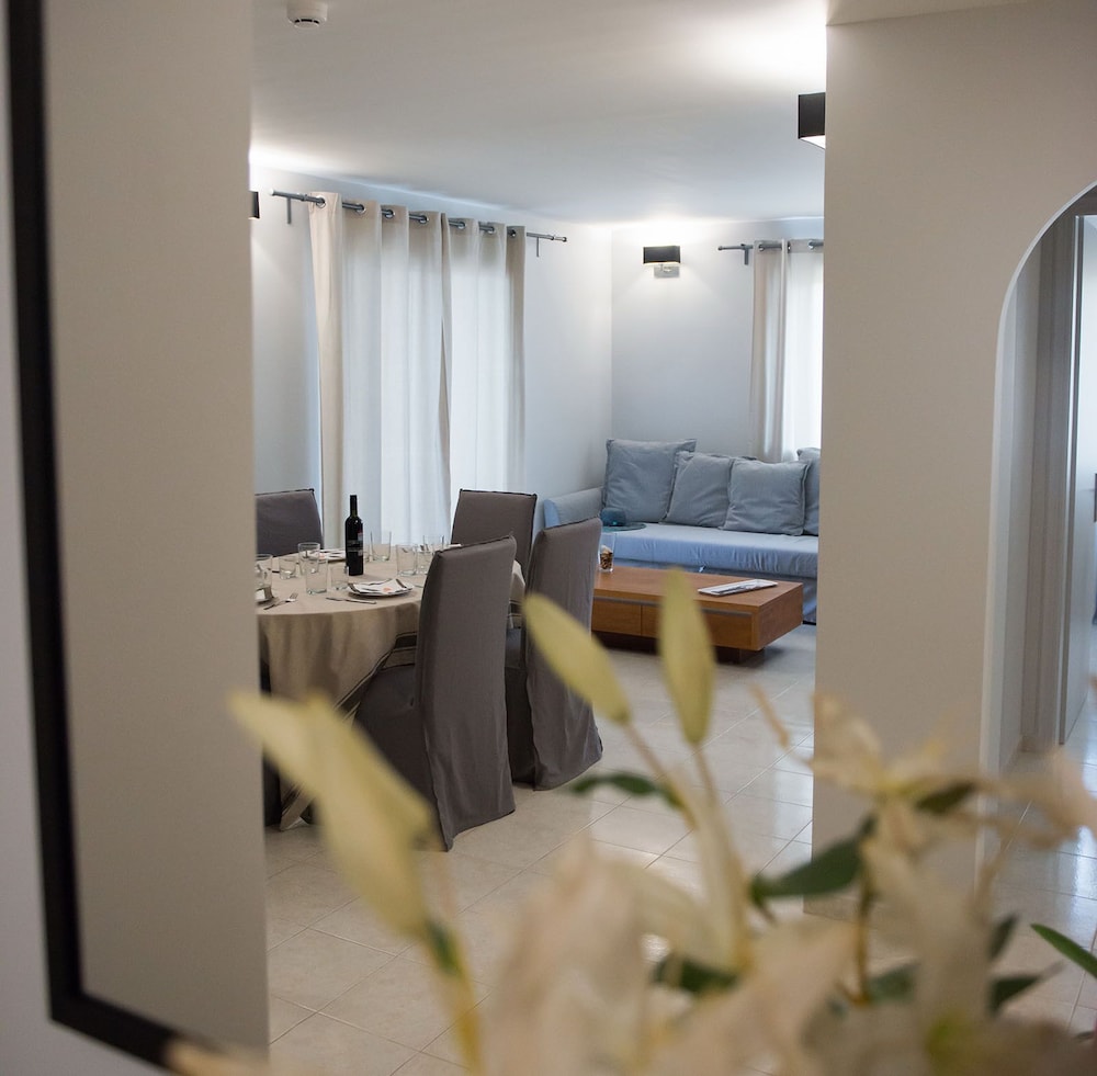 Regalo Apartments
