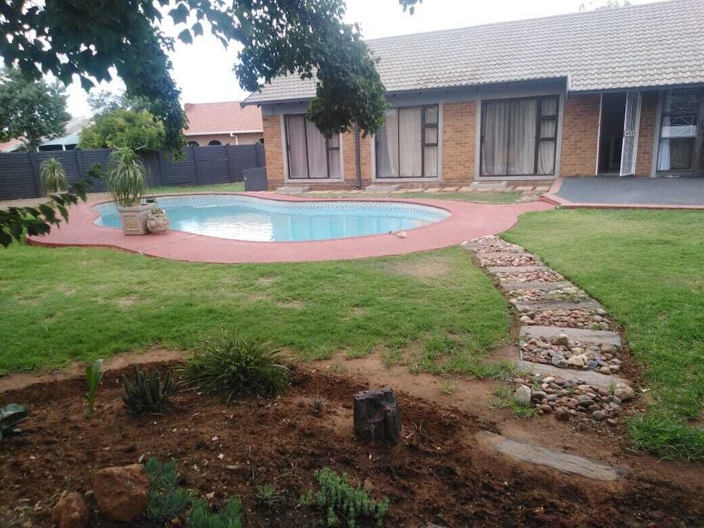 Hotel Bountyful - Image 1