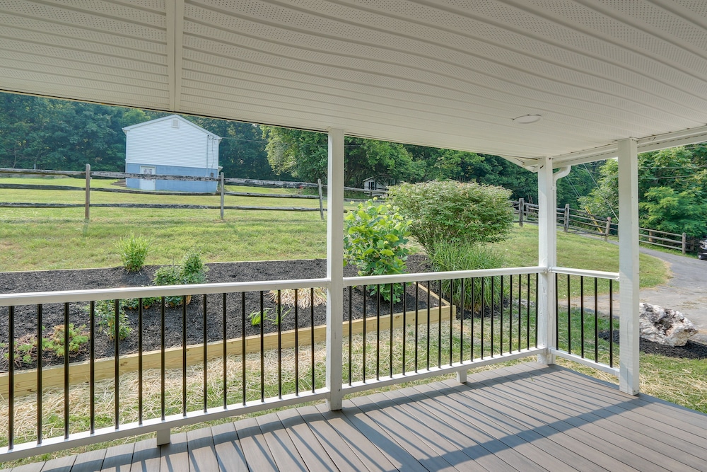 Harpers Ferry Home w/ Private Pool Hot Tub! - Property Image 6