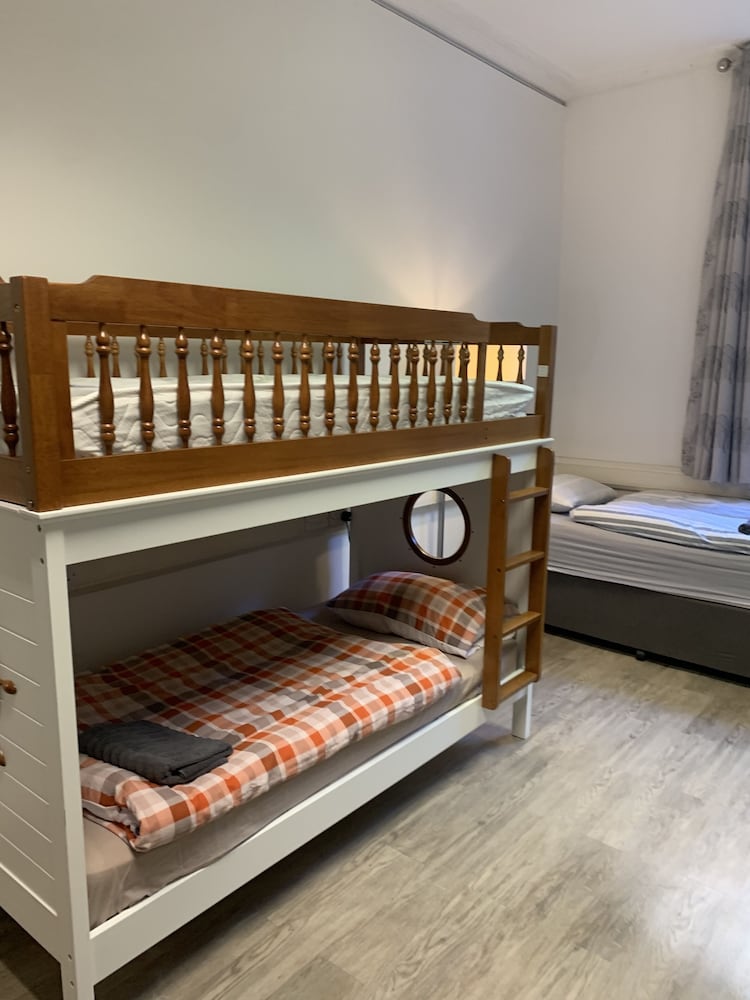 Eden Quay Guesthouse Private Rooms