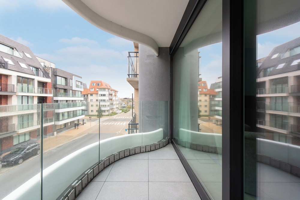 Newly-built Apartment by the sea