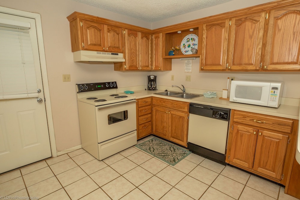 Venus 314 is a Gulf Side 2 BR on Okaloosa Island by RedAwning view 4