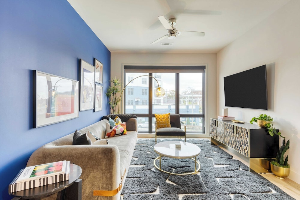 Sleeps 42 7 Modern Midtown Apartments w/ Gym + Pool Walkable to Shops & Eats