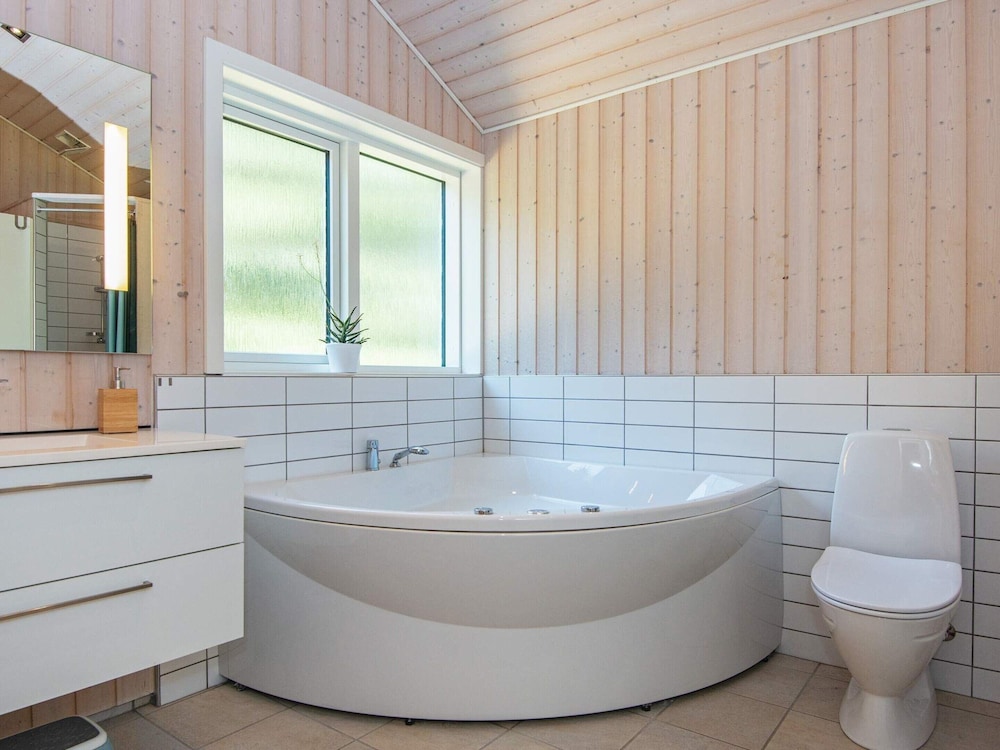 6 Person Holiday Home in Fano-by Traum view 4