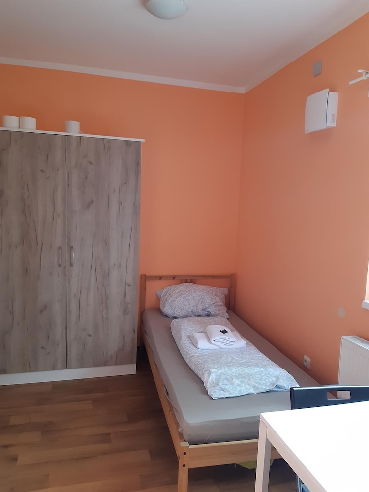 2-Rent Group Hostel Rooms&Apartments TUB19A