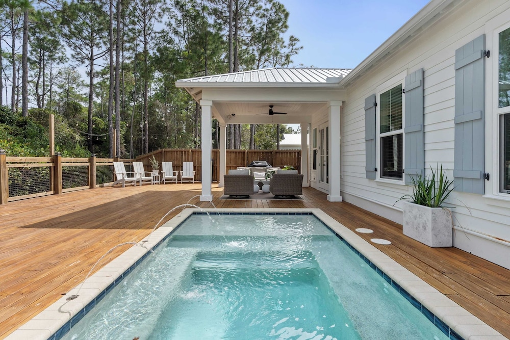 Priv Heated Pool + Hot Tub, Boat-friendly, Sleeps 16! Good Times by Avantstay