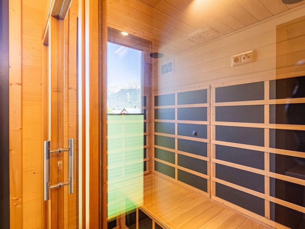 Amazing Chalet With Outdoor Whirlpool