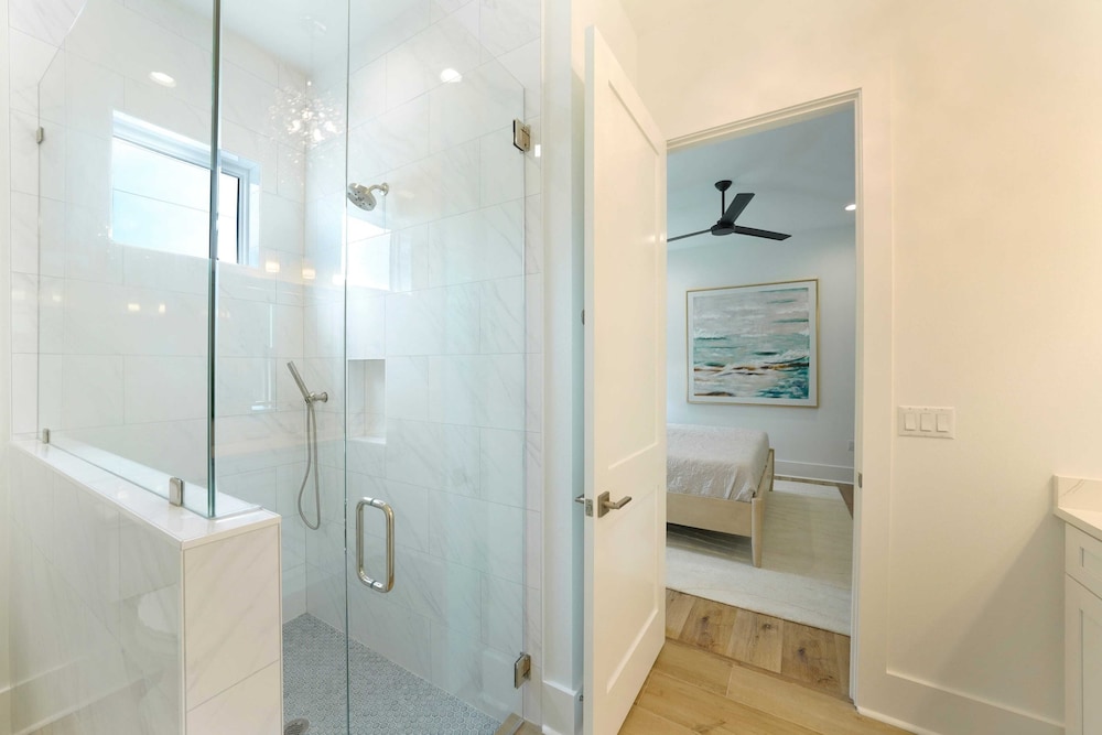 Sleeps 39 2 Luxe Homes w/ Free Golf Cart, Private Pool+spa 3 Blocks to Beach
