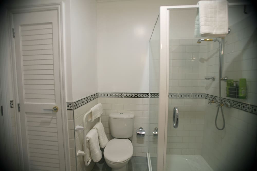 Princes Wharf Couple's Retreat - Adults Only