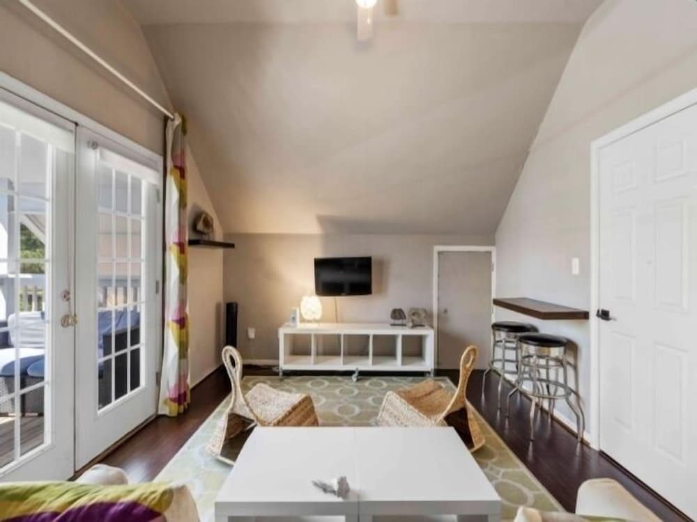 Bikinis / Martinis - The Perfect Spot For Fun Days In The Sun And Salt Air - Be Sure To Check Out Our Beautiful Bike/walking Path 3 Bedroom Townhouse by Re view 2