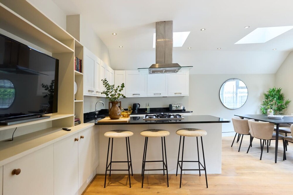 The Fulham Wharf - Glamorous 2bdr Flat With Garden
