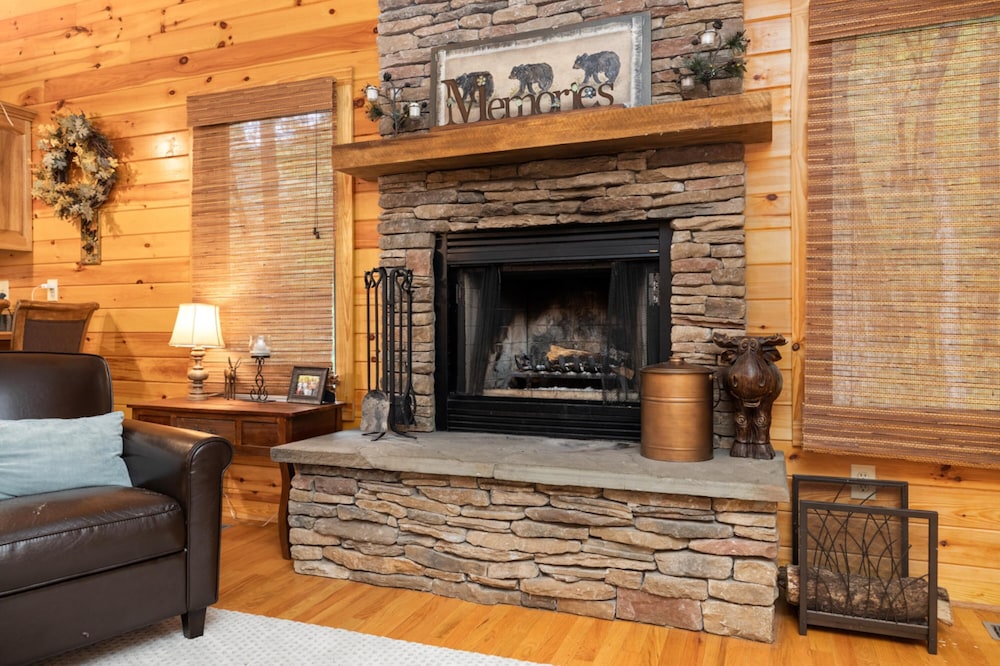 Retreat at Wintergreen Pool Access Grill