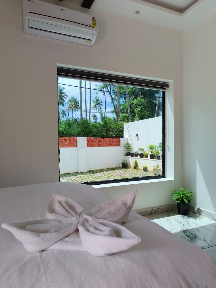 Wavealokam Beach Retreat
