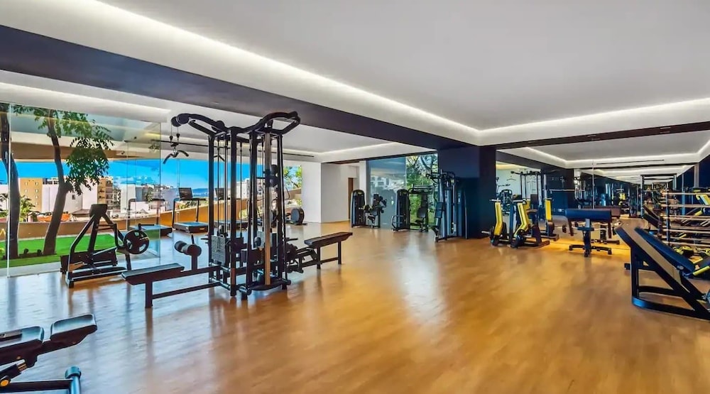 Soho PV Stunning Views Luxury Heated Rooftop Pool