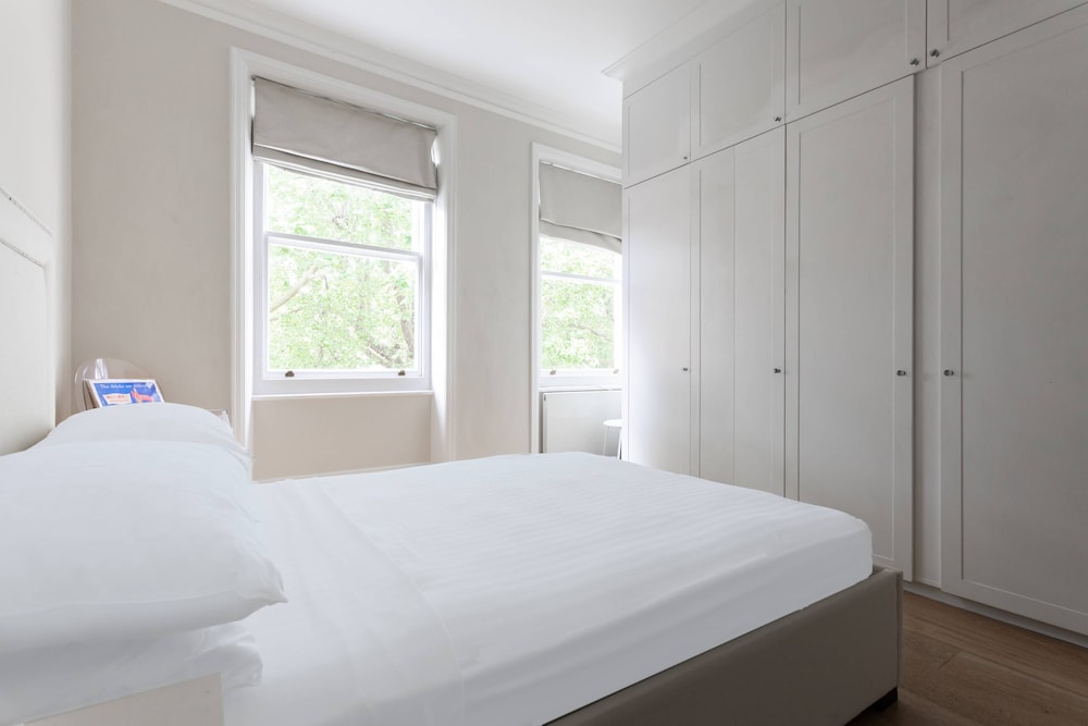 Egerton Gardens IX by Onefinestay