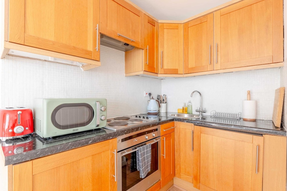 Spacious 1BD Flat 5 Mins to Paddington Station!