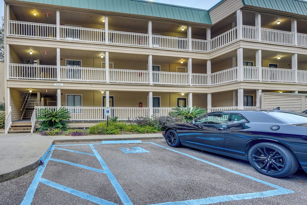 Hotel Hilton Head Condo w/ Balcony & Beach Access! - Image 1