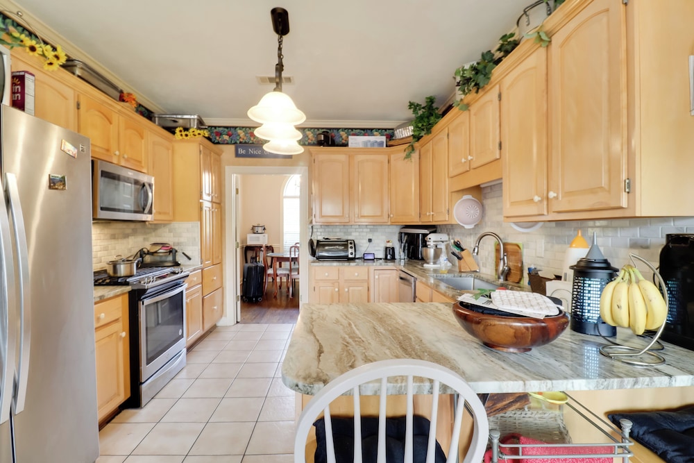 Spacious Suburban Home w/ Pool Access in Ridgeland