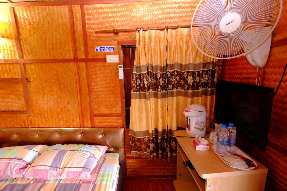 Baanpakrimklong Sukhamon Homestay & Resort
