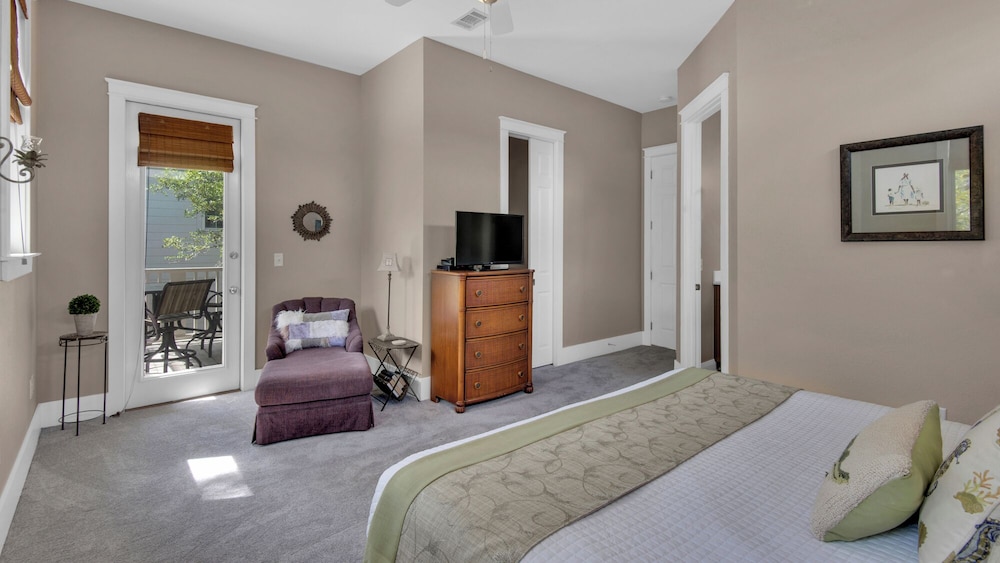 2 Minutes to the Gulf - Sleeps 10 in Seagrove Beach view 2