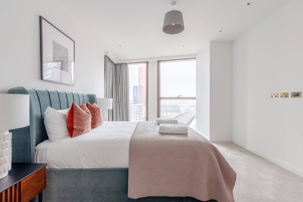 Luxurious 2BD Flat by the River Thames - Vauxhall