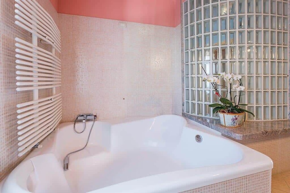 Villa Near Milan With Swimming Pool