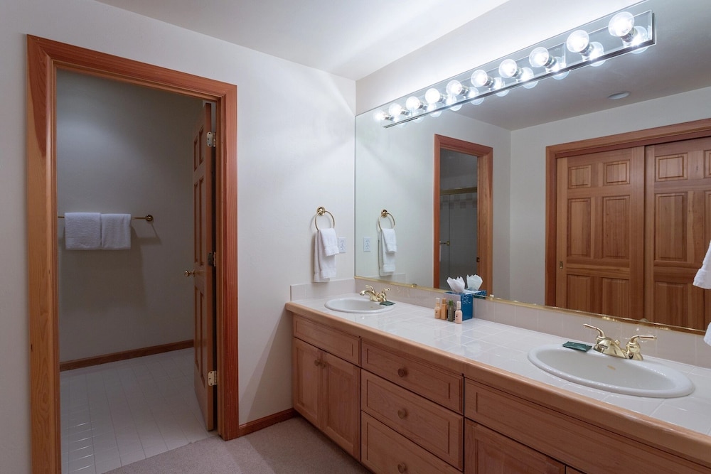 Double Eagle at Deer Valley Resort - Three Bedroom Condo with Hot Tub #17 3 Condo
