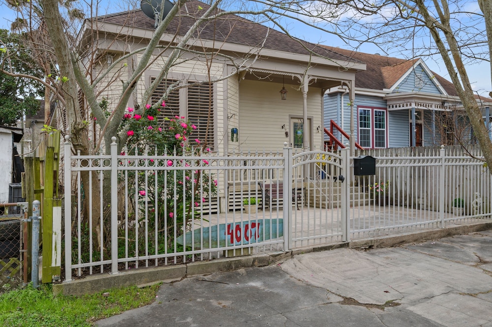Cottage On Ave O 2 Bedroom Home