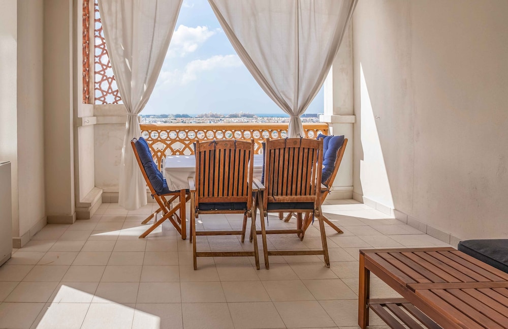 Spacious 2BR Marina Residence 4