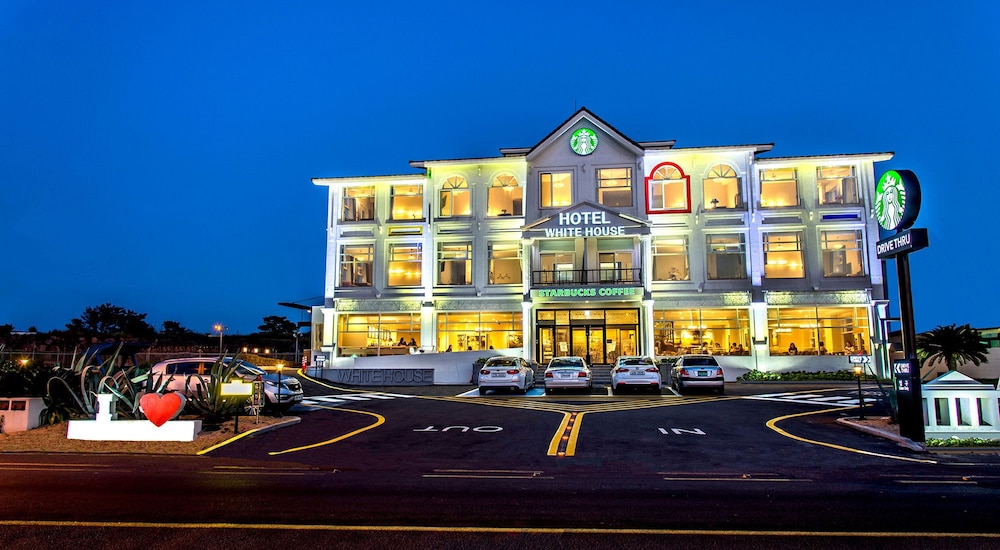 Hotel White House
