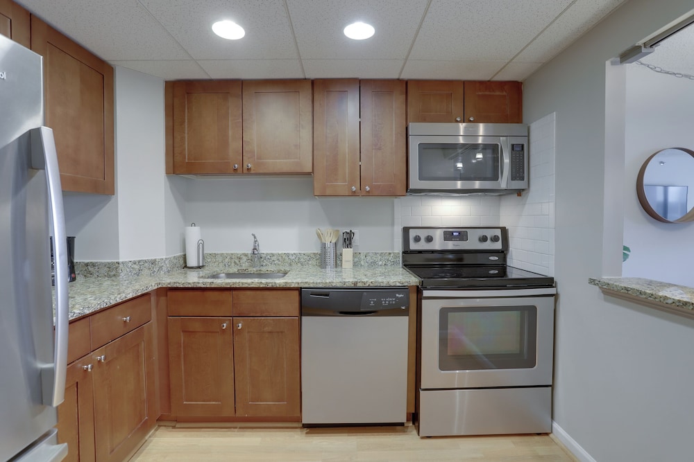 Spacious Apartment at Pentagon City