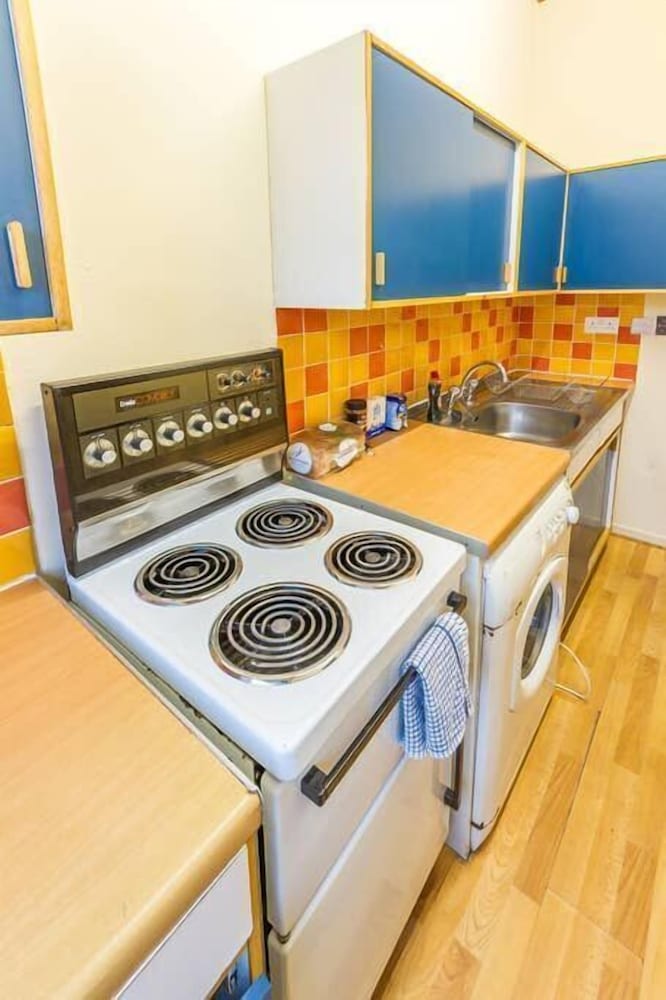 Charming and Spacious New Town Apartment view 4
