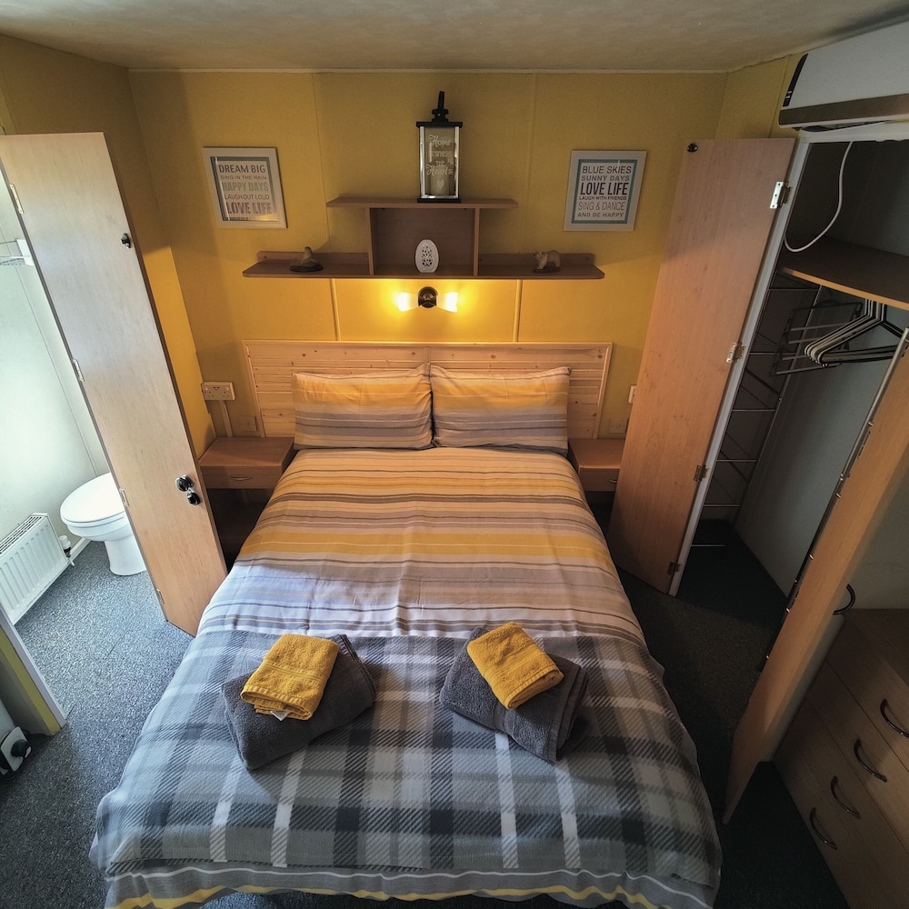 2-bed Caravan at Billing Aquadrome Northampton view 3