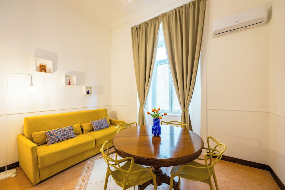 La Casa di Famiglia by Napoliapartments