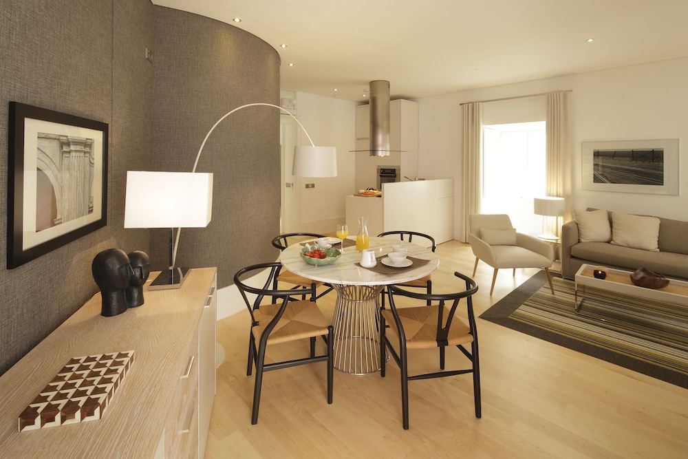 Castelo Apartments by linc
