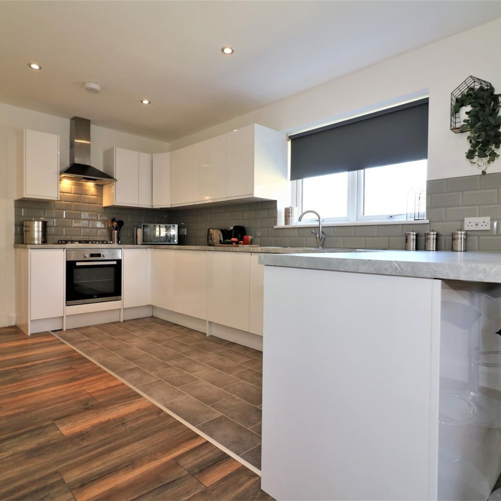 Railway House 5 bed - Maryhill