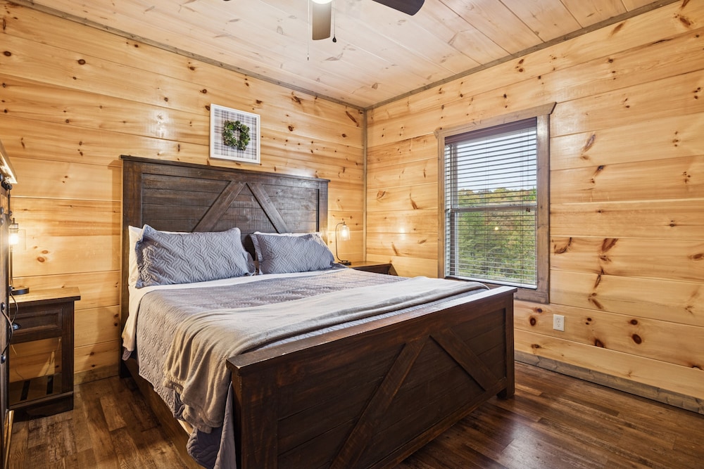 Smoky Blue Haven 3 Bedroom Cabin