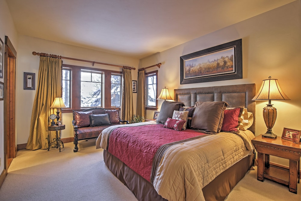 Ski-in/out Townhome w/ Hot Tub by Arrow Bahn Lift! view 3