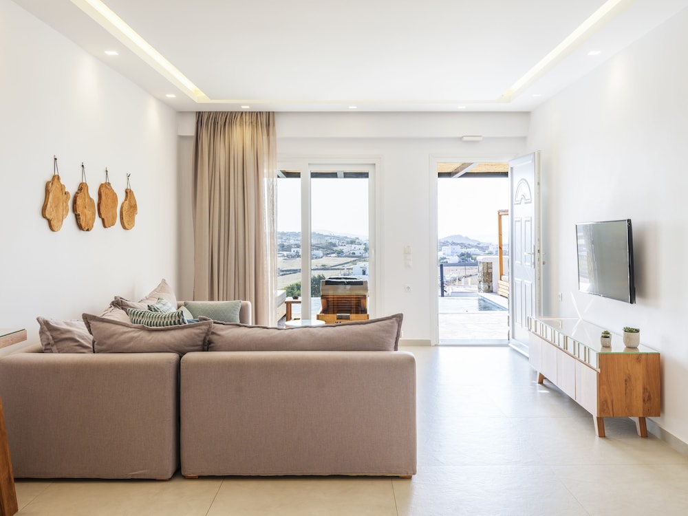 Evi Suites & Villas