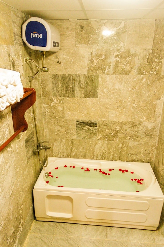 Central Beach Hotel - Hostel