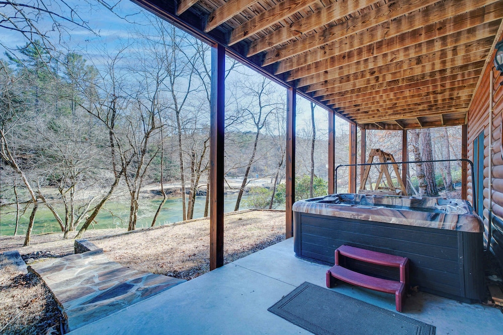 New! Riverfront Retreat Sleeps 12 Ellijay