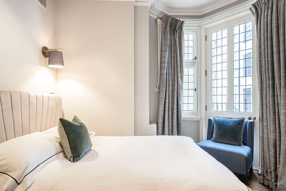 Mayfair Home Private Parking Central AC