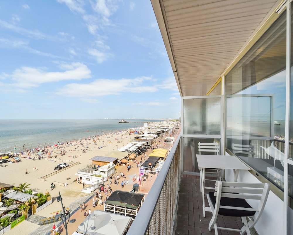 Modern 2-bedroom Flat With sea Views