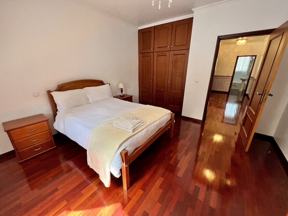 Classic Tranquil Madeiran 4-bedroom Villa Funchal view 5