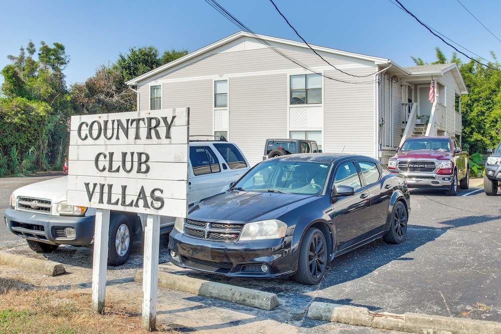 8 Mi to Beaches: Relaxing Retreat in Gulf Breeze
